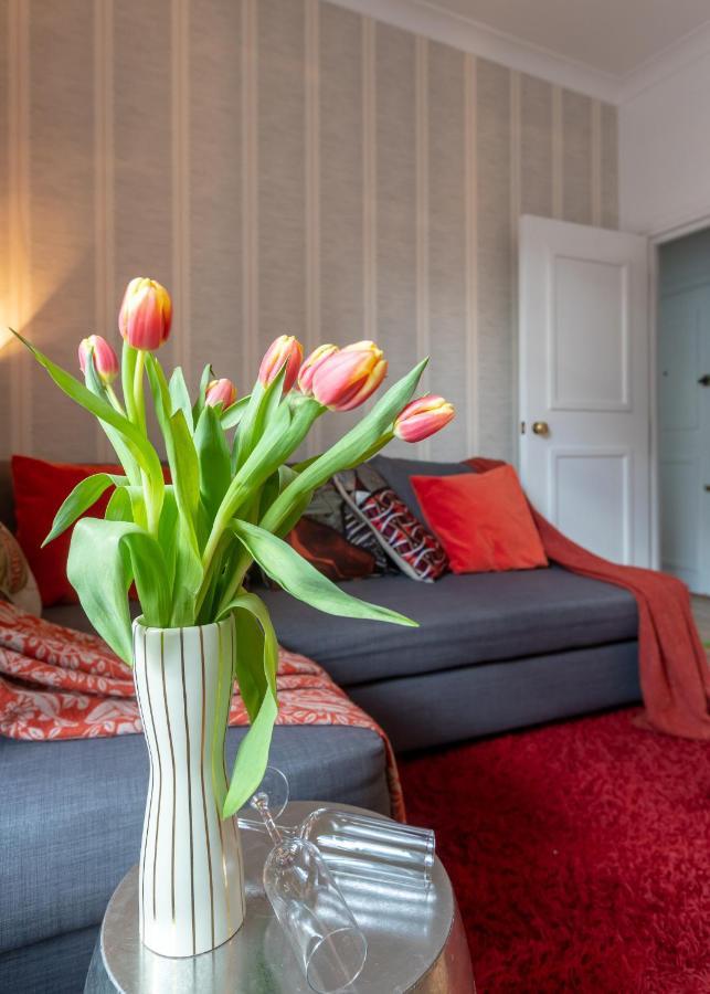 The Wanderlust - 1 Bedroom Apartment L Sleeps 4 With Sofa Bed L Prime Location Plus Free Wifi L Perfect For Business & Leisure Travelers L 15Percent Off Weekly & 20Percent Off Monthly Stays! Londra Dış mekan fotoğraf